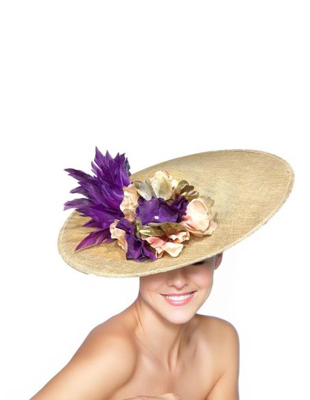 TOCADOS DORADOS TONO PAJA TOSTADA Y PLUMAS MORADAS | PAMELAS BODA