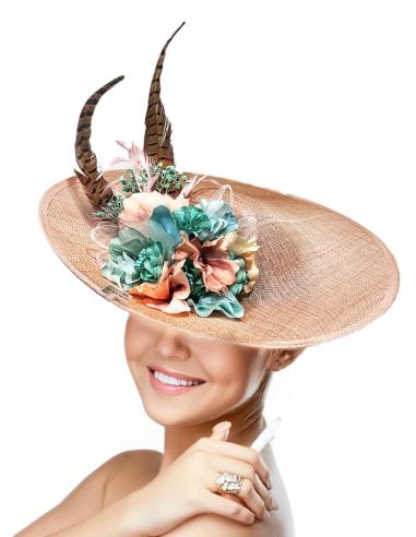 TOCADOS CORAL CLARO CON FLORES VERDES Y PLUMAS | PAMELAS INVITADA