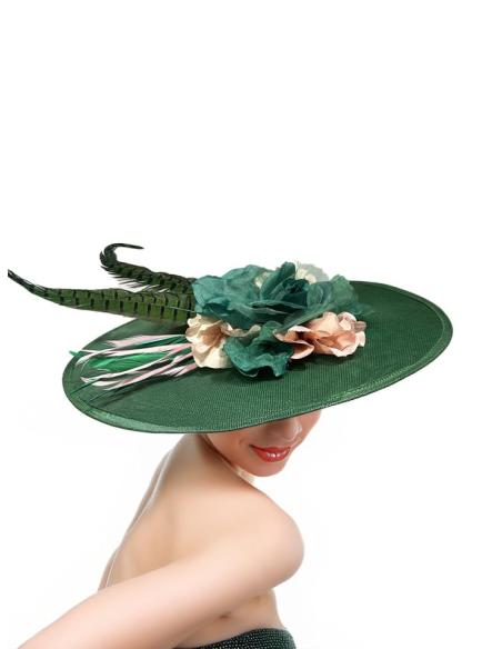 TOCADOS VERDES CON PLUMAS DE FAISAN PARA BODAS | PAMELAS INVITADA