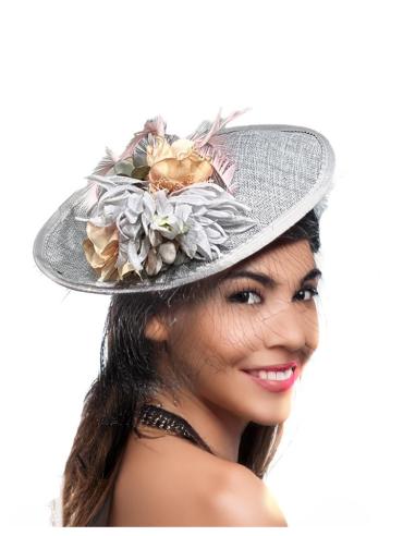 TOCADOS MUJER GRISES DE PLUMAS Y FLORES PARA BODAS | TOCADOS DIA
