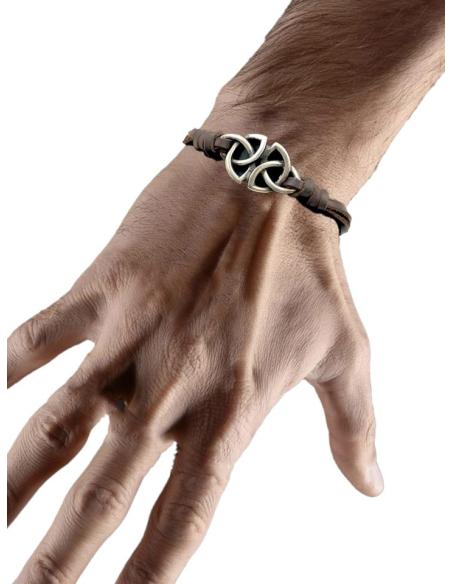 PULSERAS CUERO MARRON Y FIGURA PLATEADA TRIBAL | EL JARDIN DEL DESEO