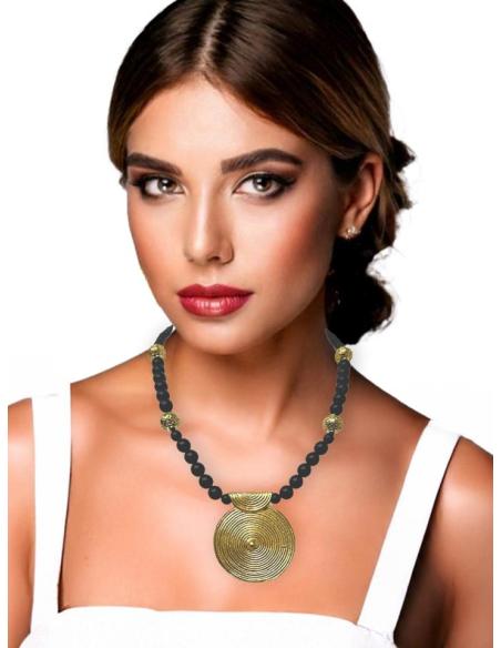 COLLARES NEGROS CON COLGANTE DORADO Y PIEDRA SEMIPRECIOSA