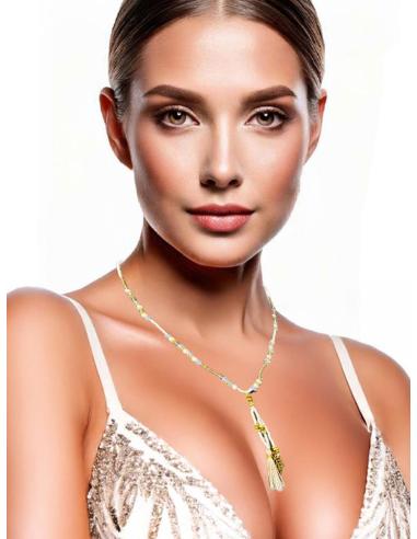 COLLARES BLANCOS CORTOS PARA EL VERANO CON BORLAS