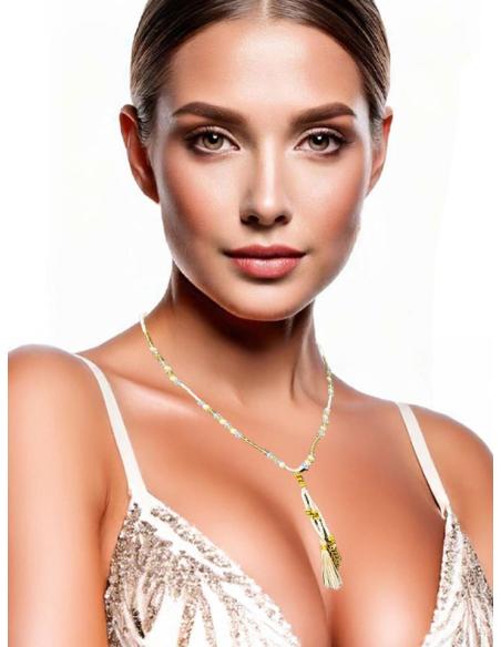 COLLARES BLANCOS CORTOS PARA EL VERANO CON BORLAS