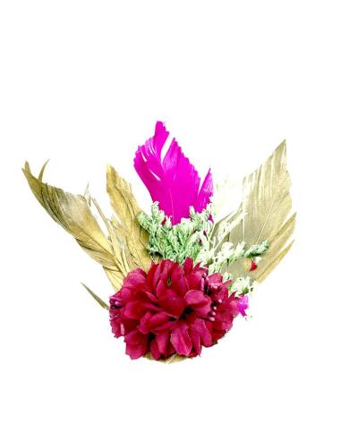 BROCHES BODA FUCSIAS CON PLUMAS Y FLORES SECAS Y DETALLES DORADOS
