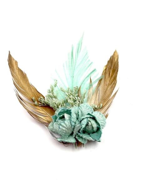 BROCHES BODA VERDES CON PLUMAS Y FLORES SECAS Y DETALLES DORADOS