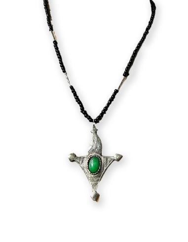 COLLAR HOMBRE NEGRO Y VERDE COLGANTE...