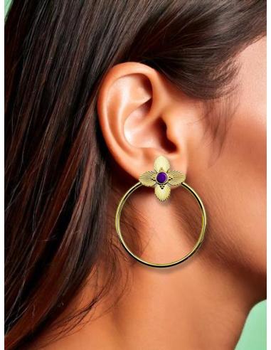 PENDIENTES DORADOS ARO FLOR Y PIEDRA MORADA | EL JARDIN DEL DESEO