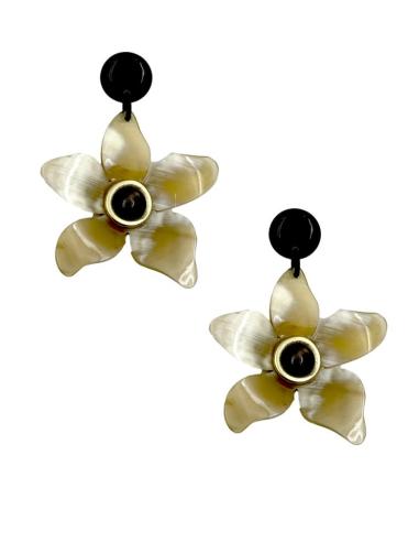 PENDIENTES BEIGE Y NEGROS LARGOS DE FLORES GRANDES | JOYAS CUERNO BUFALO