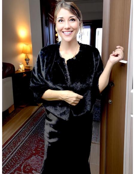 CHAQUETAS PELO NEGRAS DE INVITADAS BODAS INVIERNO | ABRIGO CAPA