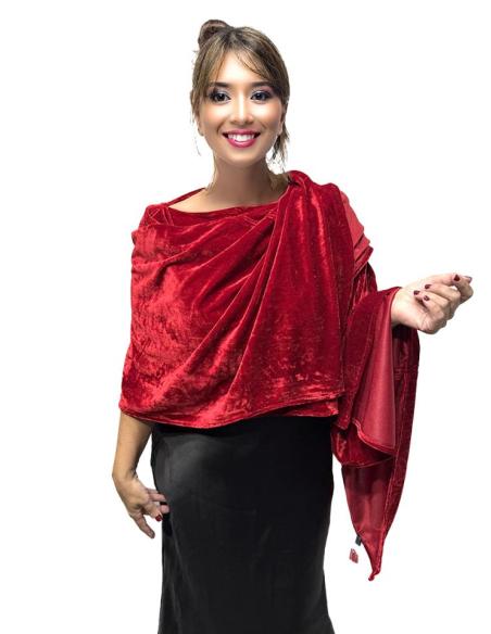 CAPAS TERCIOPELO ROJAS INVITADAS DE BODAS INVIERNO | BODAS Y FIESTAS