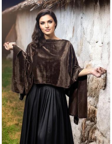 CAPAS TERCIOPELO MARRONES INVITADA BODA INVIERNO | BODAS Y FIESTAS