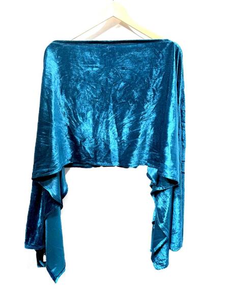 CAPAS TERCIOPELO AZULES MAR INVITADA BODA INVIERNO | BODAS Y FIESTAS