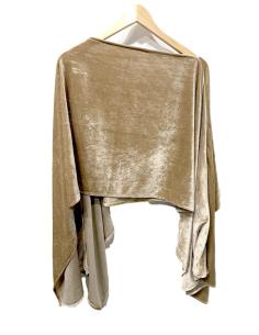 CAPAS TERCIOPELO DORADAS INVITADAS BODAS INVIERNO | BODAS Y FIESTAS 2