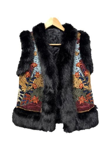 CHALECOS NEGROS Y MULTICOLOR DE PELO ESTILO BOHO | MODA MUJER