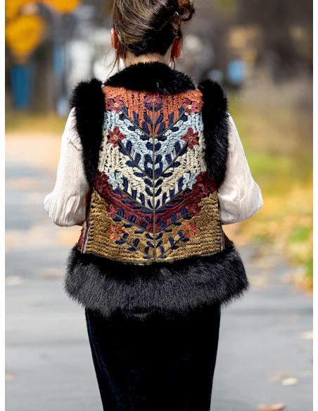 CHALECOS NEGROS Y MULTICOLOR DE PELO ESTILO BOHO | MODA MUJER