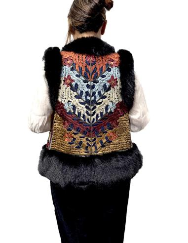 CHALECOS NEGROS Y MULTICOLOR DE PELO ESTILO BOHO | MODA MUJER