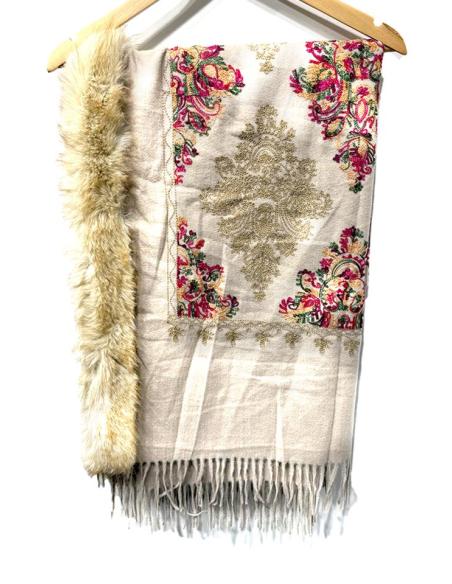 CHALES BEIGE CON ELEGANTE BORDADO PARA INVIERNO | BUFANDAS MUJER