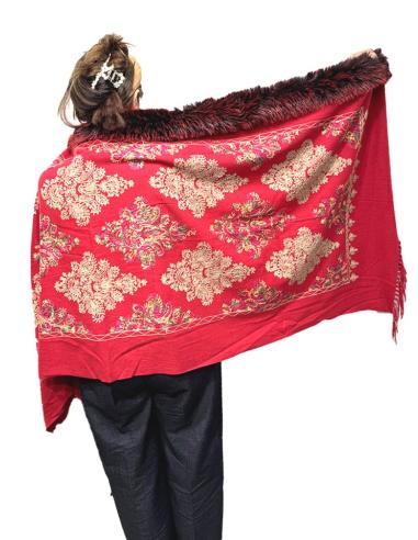 CHALES ROJOS CON BORDADOS Y PELO PARA INVIERNO | BUFANDAS