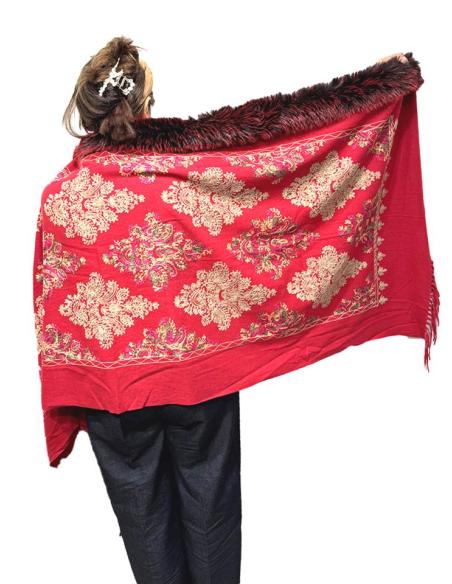 CHALES ROJOS CON BORDADOS Y PELO PARA INVIERNO | BUFANDAS