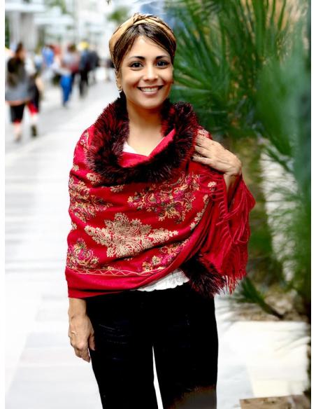 CHALES ROJOS CON BORDADOS Y PELO PARA INVIERNO | BUFANDAS