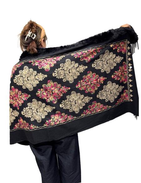 CHALES NEGROS CON BORDADOS Y PELO PARA INVIERNO | BUFANDAS
