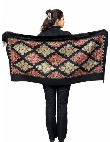 CHALES NEGROS CON BORDADOS Y PELO PARA INVIERNO | BUFANDAS