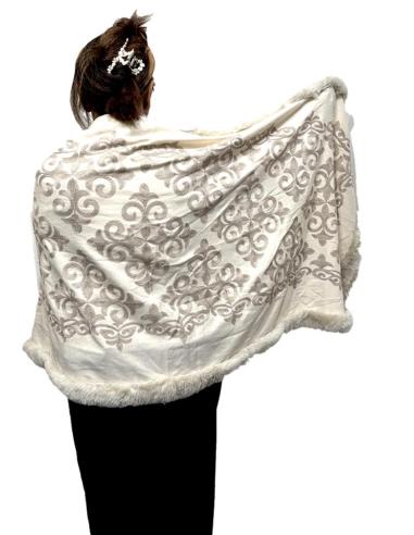 CHALES MUJER BEIGE CON DETALLES EN PELO LARGO | BUFANDAS