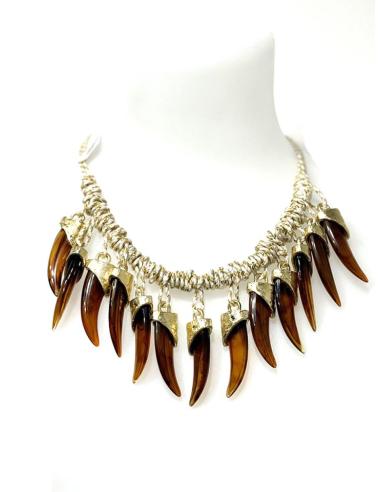 COLLARES CORTOS DE MUJER CON COLMILLOS MARRONES | ESTILO Y MODA