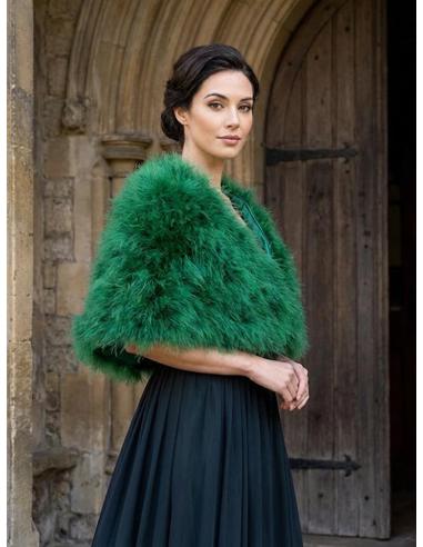 ESTOLAS FIESTA Y BODA VERDES DE PLUMAS AVESTRUZ | MADRINA INVITADA