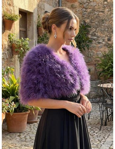 ESTOLAS FIESTA Y BODA MORADAS DE PLUMAS AVESTRUZ | INVITADA MADRINA