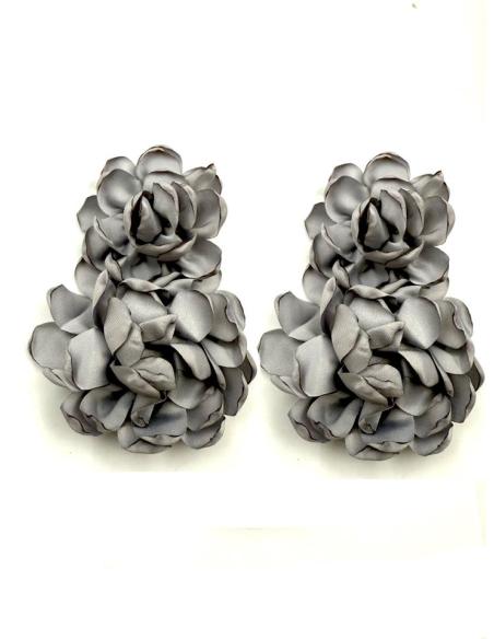 PENDIENTES INVITADA GRISES FLORES GRANDES DE TELA | ESTILO FLAMENCA