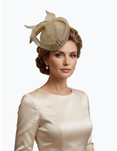 TOCADO INVITADA BODA CASQUETE BEIGE CON PEDRERIA | MADRINA