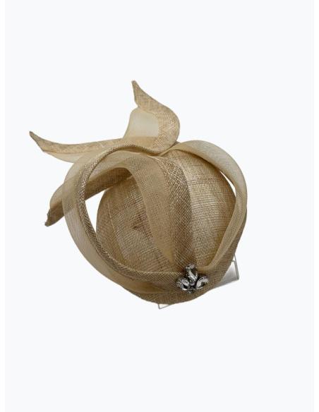 TOCADO INVITADA BODA CASQUETE BEIGE CON PEDRERIA | MADRINA