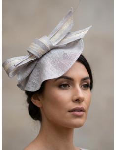 TOCADO INVITADA Y MADRINA BODA EN GRIS CON BEIGE | SINAMAY Y RAQUI