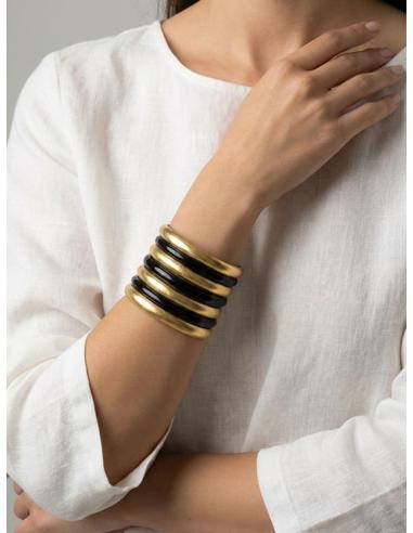 PULSERAS ANCHAS DE MUJER BRAZALETE NEGRO Y DORADO | LOOK CASUAL