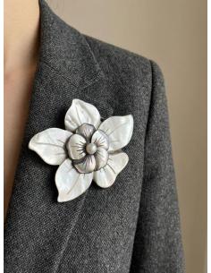 BROCHES PARA BODAS ELEGANTE FLOR DE NACAR | MADRINA E INVITADA 2