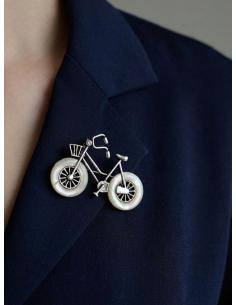 BROCHES MUJER DE BICICLETA CON RUEDAS DE NACAR | ELEGANTE Y CASUAL 2