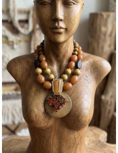 COLLAR MARRON DE MADERA CON MEDALLON TRIBAL | INSPIRACION AFRICA