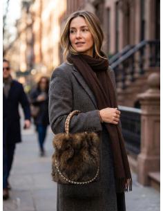 BOLSO MARRON DE PELO EFECTO VISON Y ASAS CORTAS PARA INVIERNO | MODA ACTUAL MUJER 2
