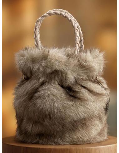 BOLSO BLANCO DE PELO VISON Y ASAS CORTAS PARA INVIERNO | MODA URBANA MUJER