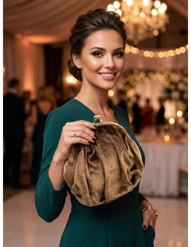 BOLSO DE INVITADA DE BOQUILLA MEDIA LUNA TERCIOPELO CASUAL VINTAGE COLOR CAMEL