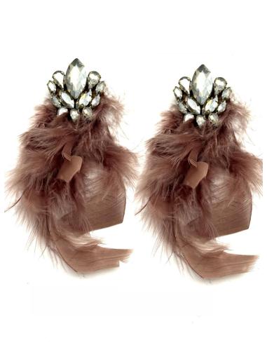 PENDIENTE COLOR TAUPE CRISTAL FIESTA Y PLUMAS | INVITADA EVENTO